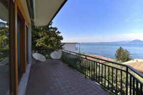Villa con vista lago